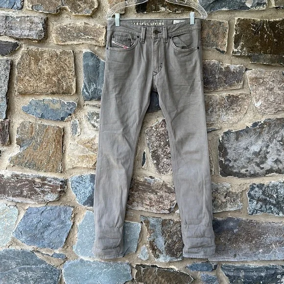 Diesel Industry Denim Division “For Successful Living” Slim-Carrot Jeans size 27